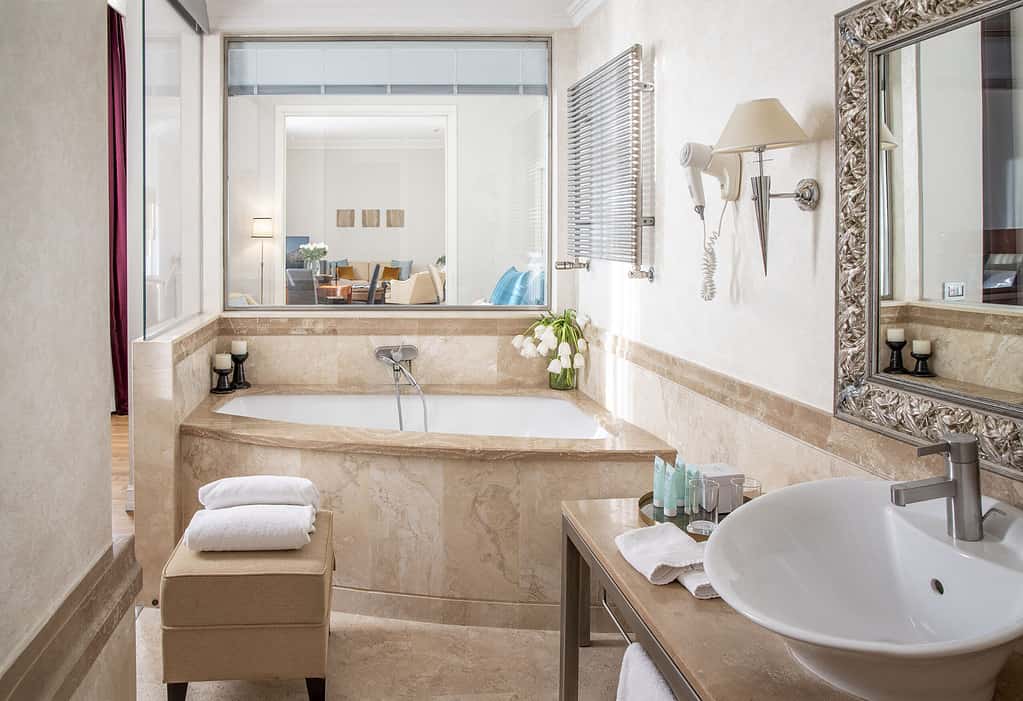Gran Suite - Bathroom (2)_press_HR